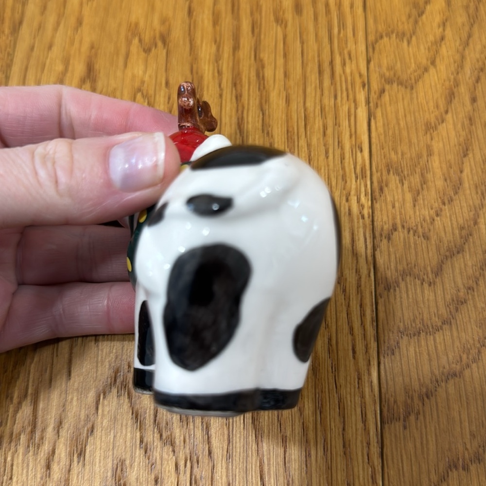 Vintage RUSS Christmas Cow salt shaker - Picture 3 of 6